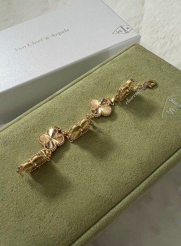 NEW!๐ Van cleef arpels VCA Vintage 18K Yellow Gold Guilloche Bracelet - Picture 6 of 7