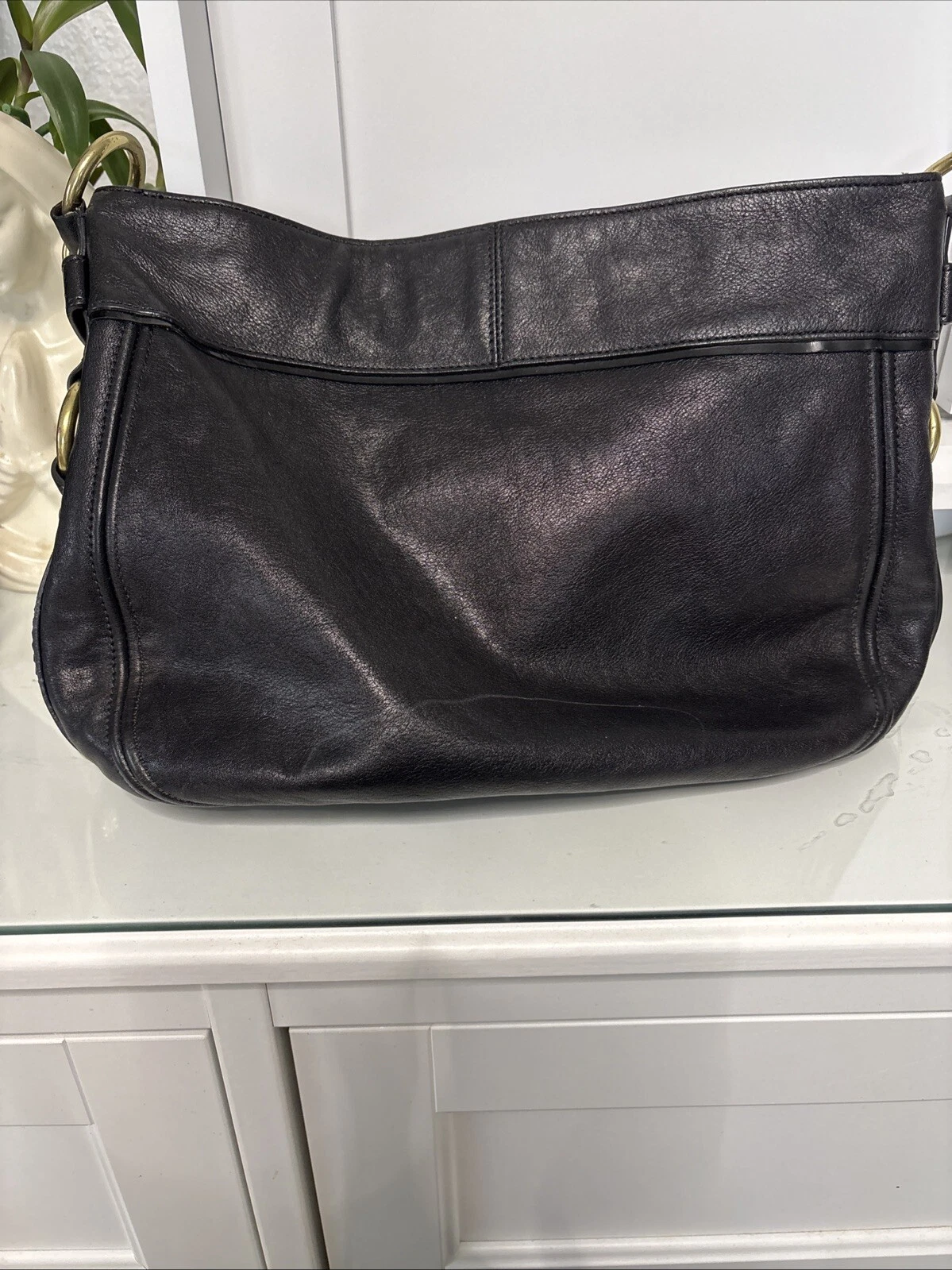 Borsa a tracolla Coach nera con borchie oro