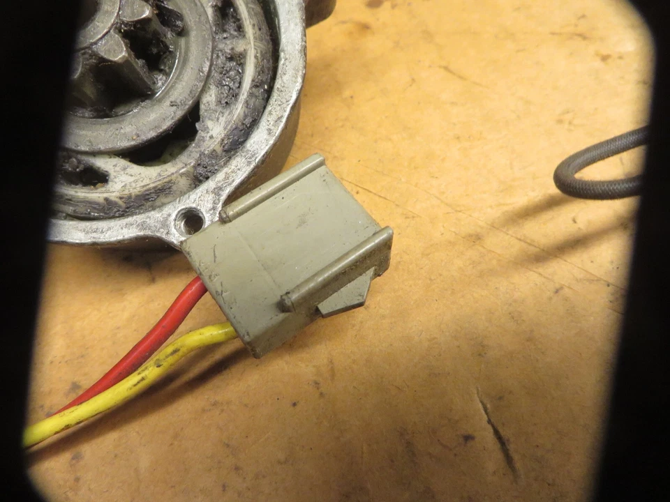 ДВИГАТЕЛЬ СТЕКЛОПОДЪЕМНИКА LLINCOLN MARK VII нуждается в комплекте передач и крышке - двигатель в хорошем состоянии  - Изображение 3 из 3