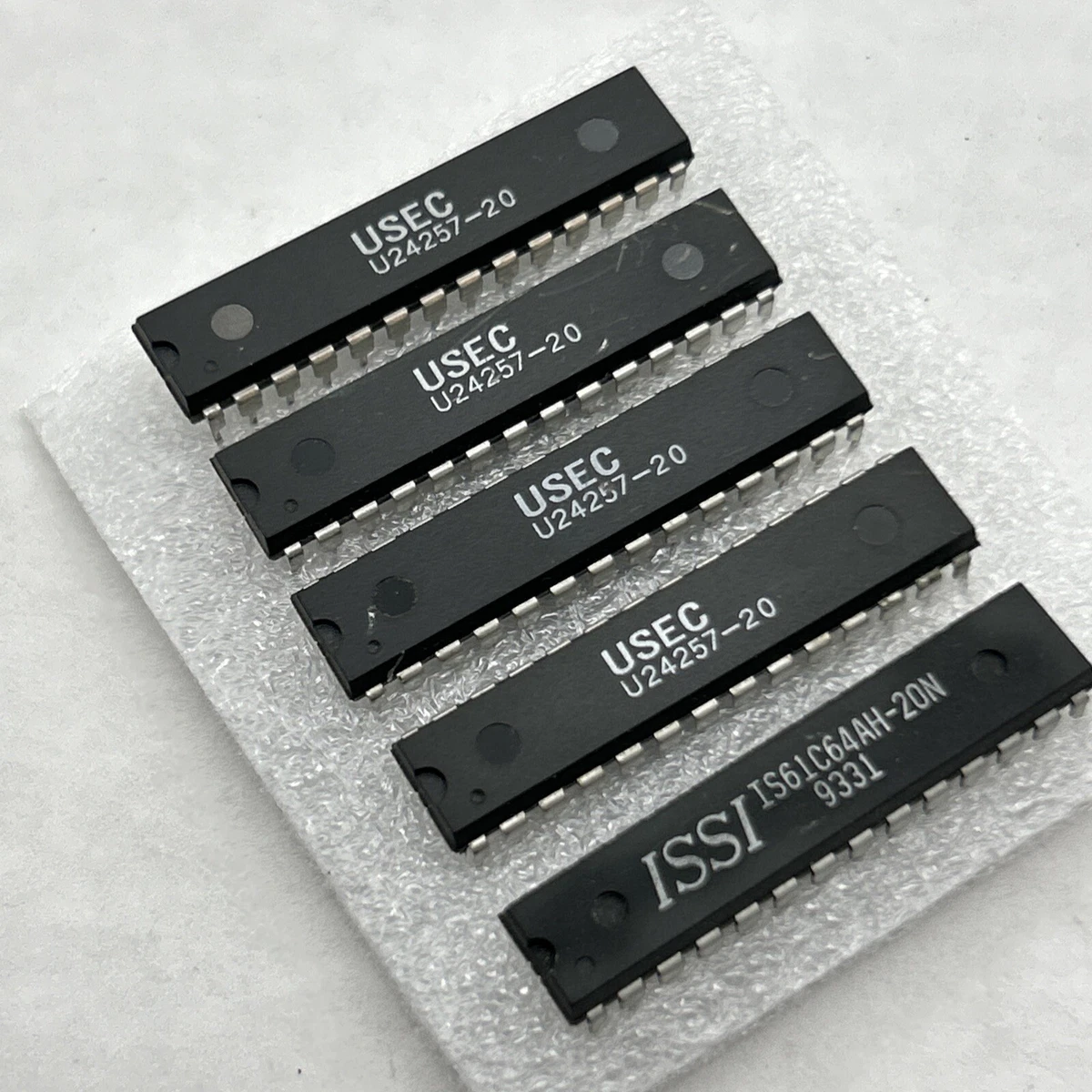 QTY-5 ISSI USEC U24257-20 28-PIN DIP SRAM 128k cache memory chips