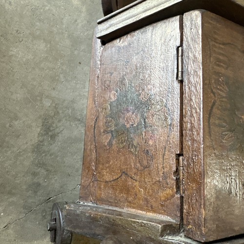 Antiker rustikaler verzierter geschnitzter bemalter Puppenständer aus Holz um 1800 Americana - Bild 3 von 13
