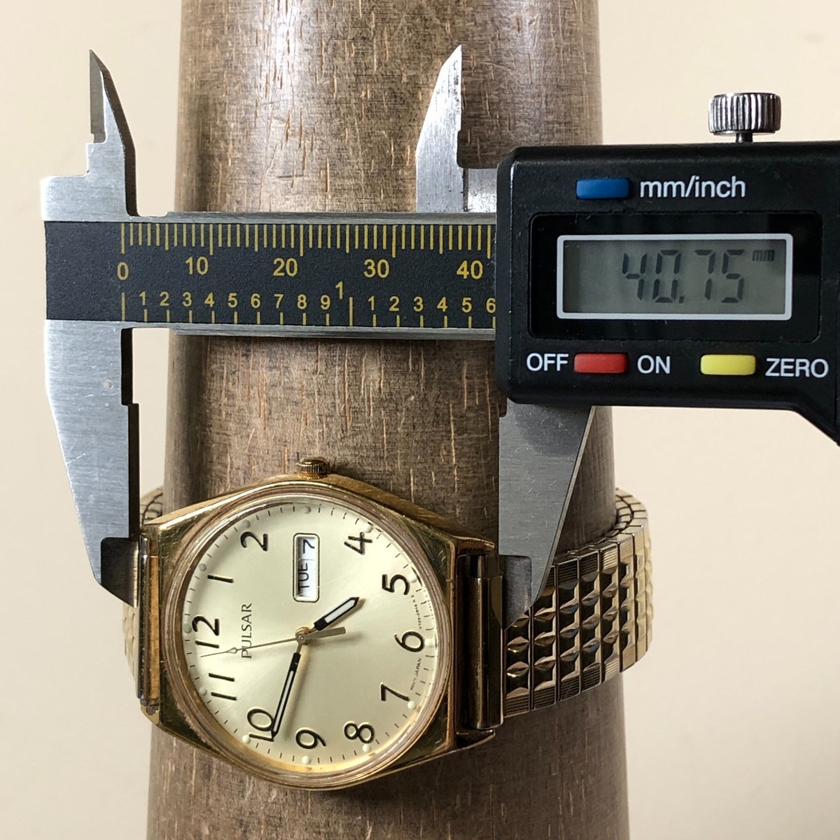 Vintage Pulsar Men V733-8A40 Gold Expansion Band Quartz Analog