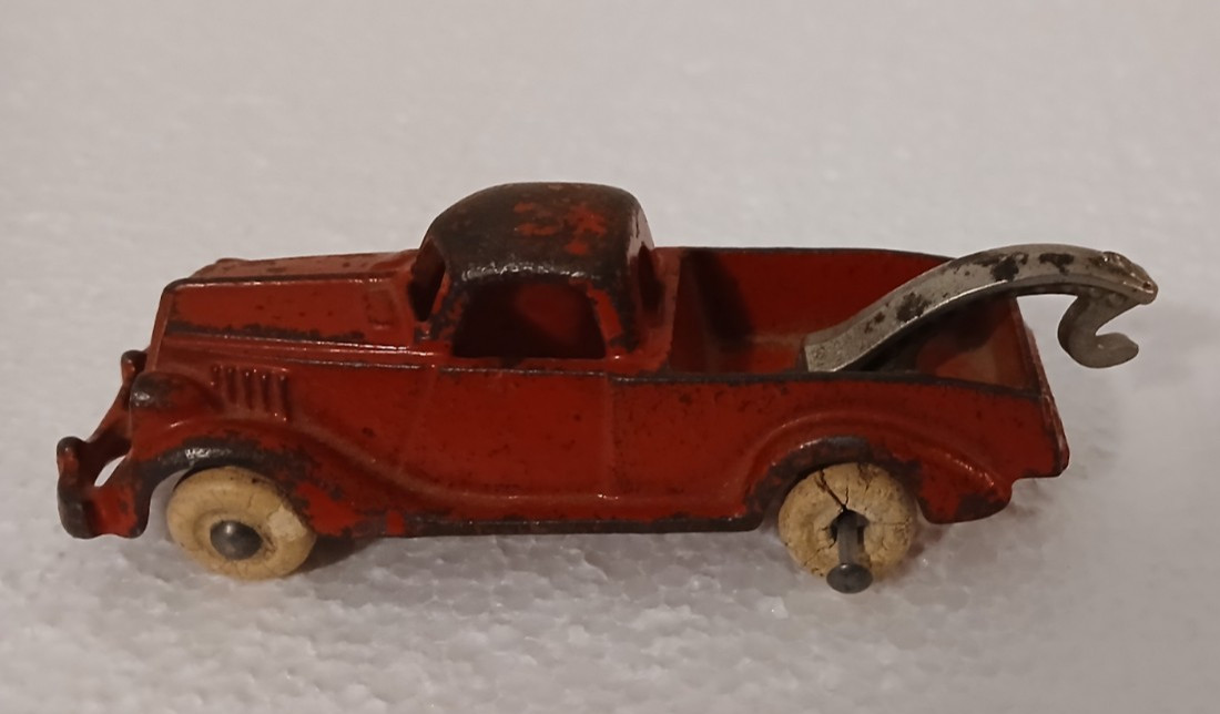 Antique Hubley 2284 Cast Iron Wrecker Tow Truck w/Hook