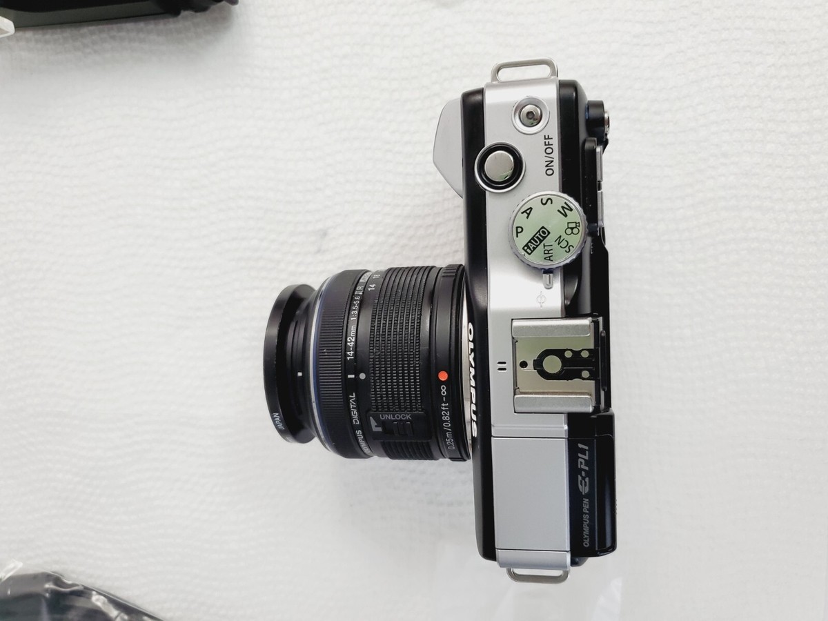 Olympus Pen E-PL1 M. Zuiko Digital 14-42mm lens & 32GB Card Olympus Pen E-PL1 M. Zuiko Digital 14-42mm lens & 32GB Card
