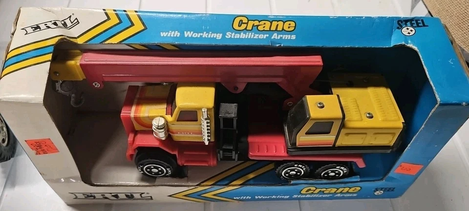 Camión de construcción Peterbilt Grúa Ertl 1987 vintage nuevo en caja vehículo de acero prensado Foto 2 de 4