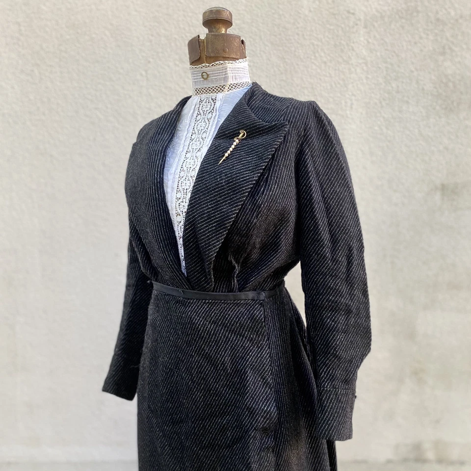 Terno de caminhada antigo eduardiano 1910 listrado cinza tecido lã duas peças vestido P/M - Imagem 2 de 4