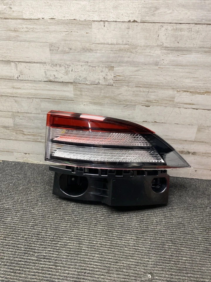 Stop And Flasher Lamp - Right, Rear LC5Z13404F, Lincoln Aviator 25-26 - Image 2 of 4