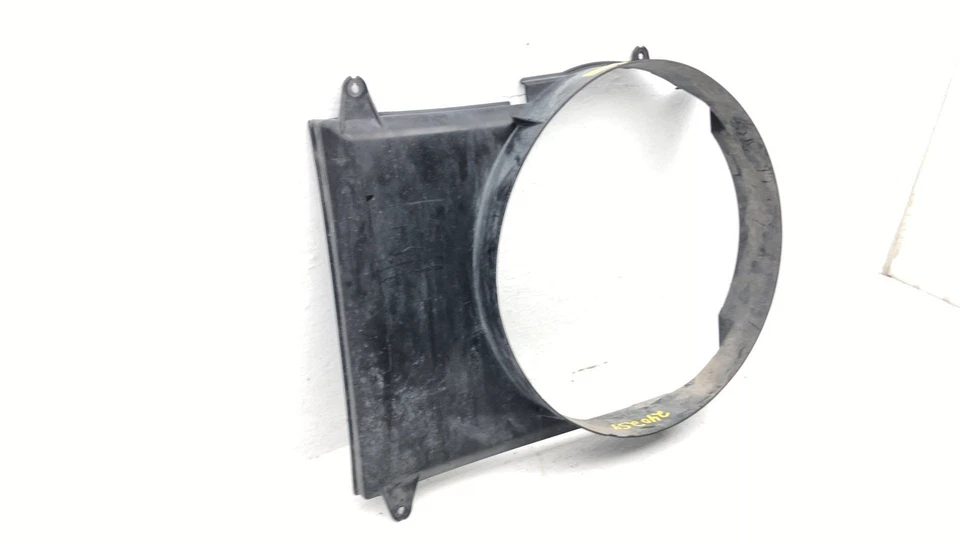 Cubierta del ventilador de refrigeración del radiador Geo Tracker 1996 OEM carcasa de plástico 1,6 l Foto 3 de 4