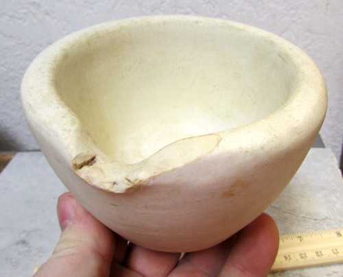 Vintage Standard Trenton Mortar bowl only, 3 x 4.75 inch, some wear on lip - Picture 2 of 5