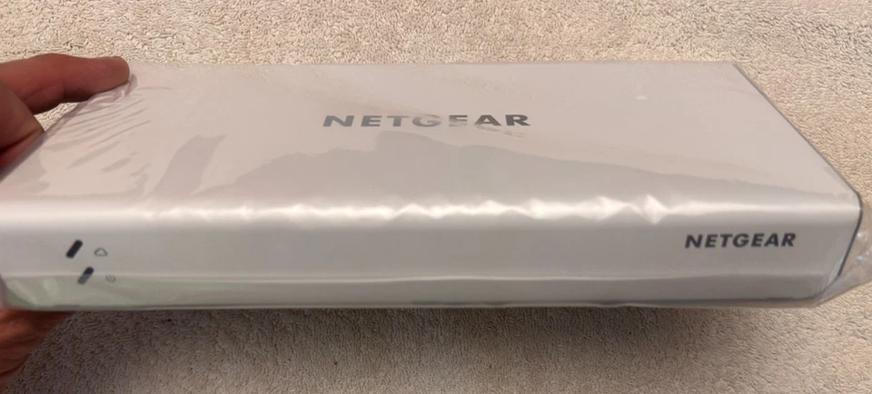 NETGEAR GC110 - 8 Port + 2 SFP - Cloud Smart Gigabit Ethernet Switch - Image 3 of 4