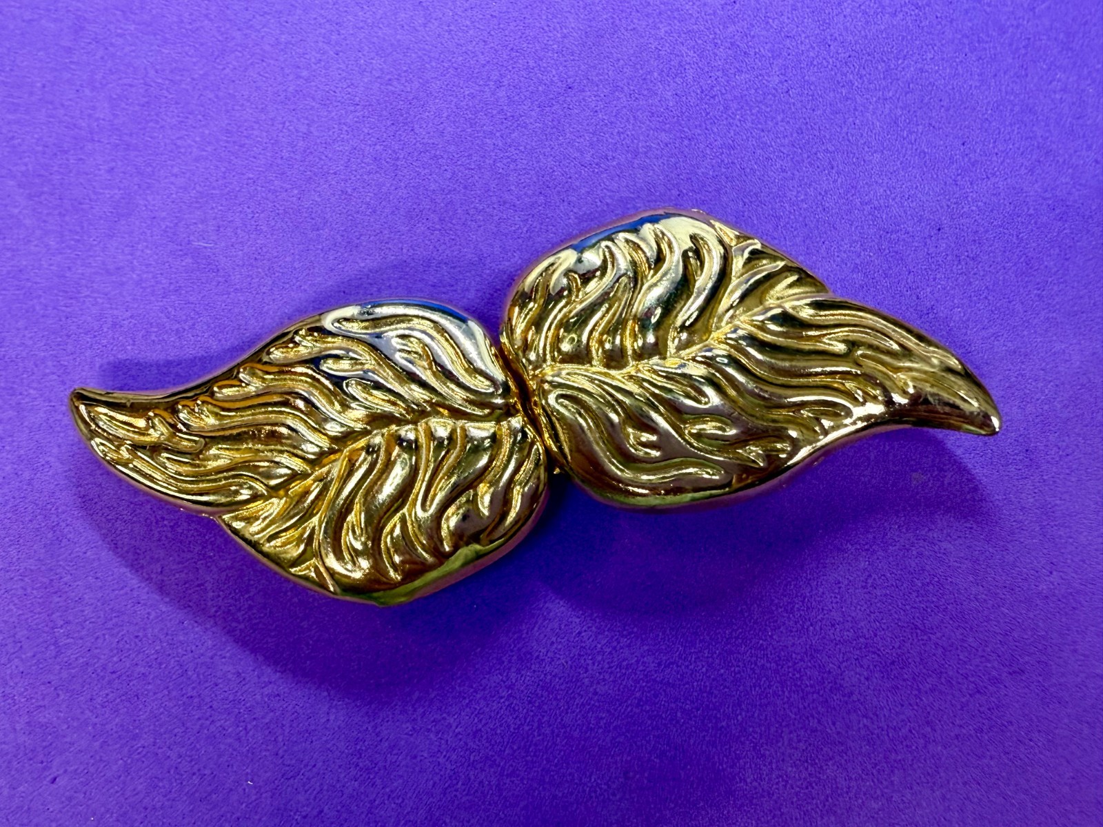 Detailed Double Leaf Interlocking Two Piece Vinta… - image 16