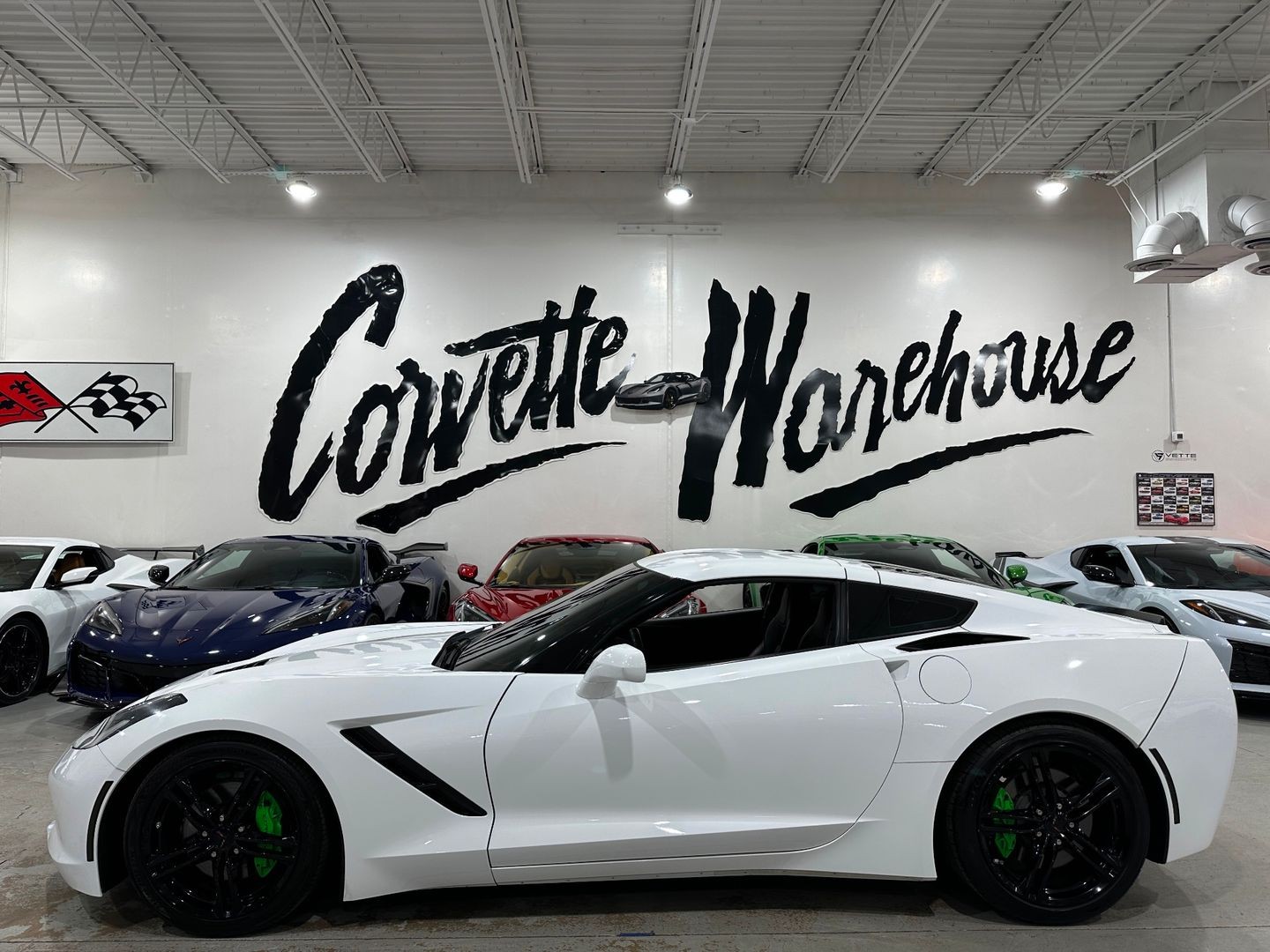 2016 [G8G] Arctic White Chevrolet Corvette   | C7 Corvette Photo 2