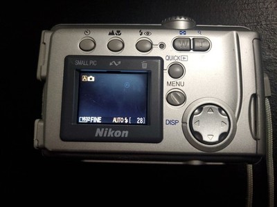 Nikon Digital Camera Coolpix 2000 2.0MP Silver Tested Retro