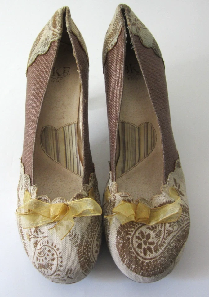 BKE Sole Napoleon Pumps Heels Y2K Vintage Paisley Floral Ribbon Trim Size 10 - Image 2 of 4