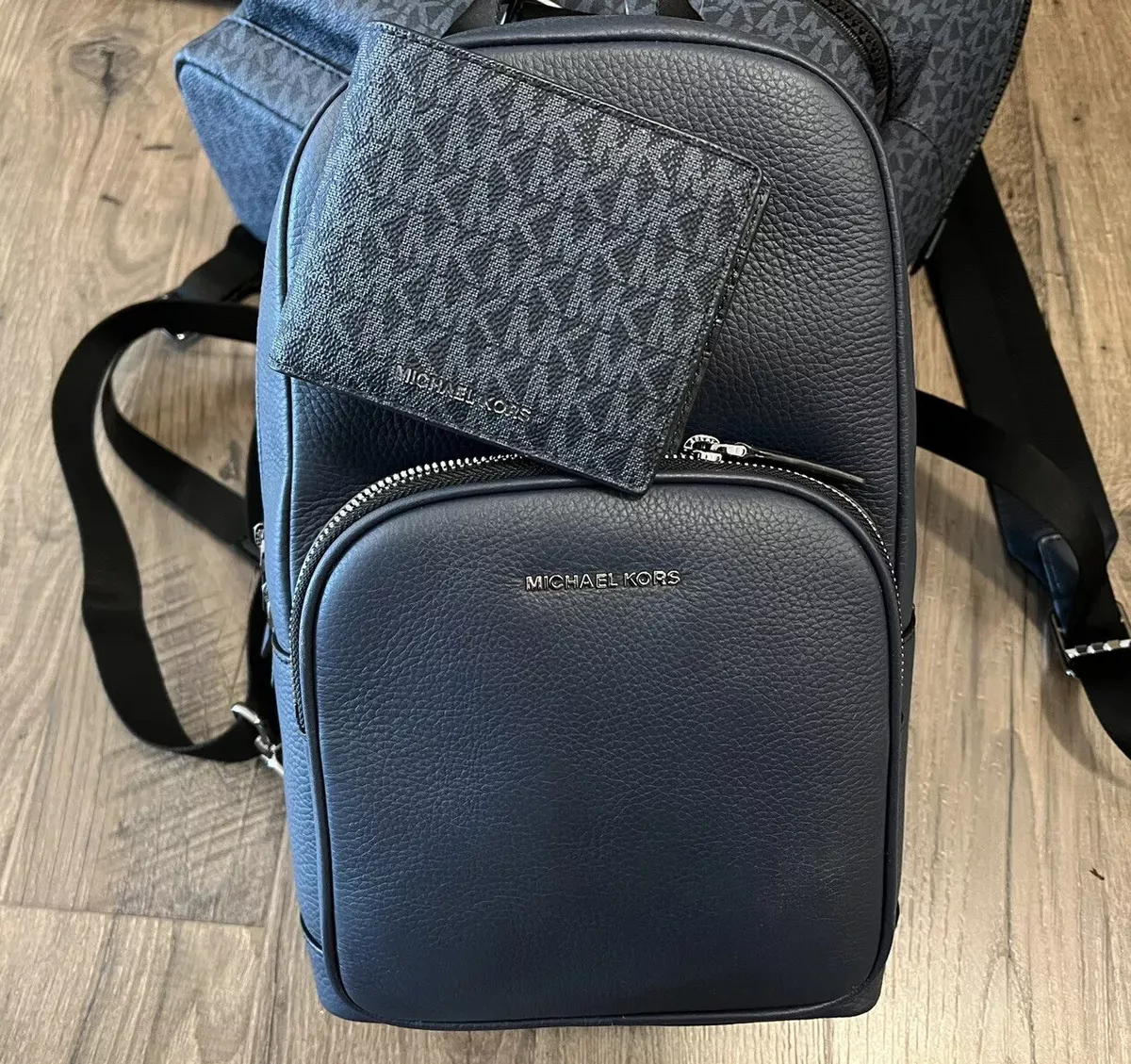 MICHAEL KORS SLING PACK