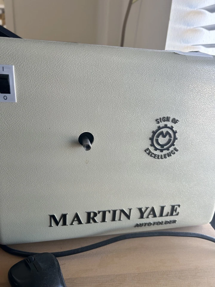 Carpeta de papel automática Martin Yale modelo 1501 CV-7. 7.500 hojas por hora, 8,5 x 11  Foto 4 de 4