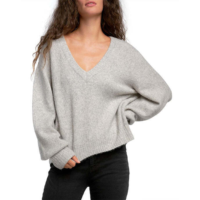 Elan Women's Gray Knit Soft Wool Fox Blend V-Neck Cropped Top