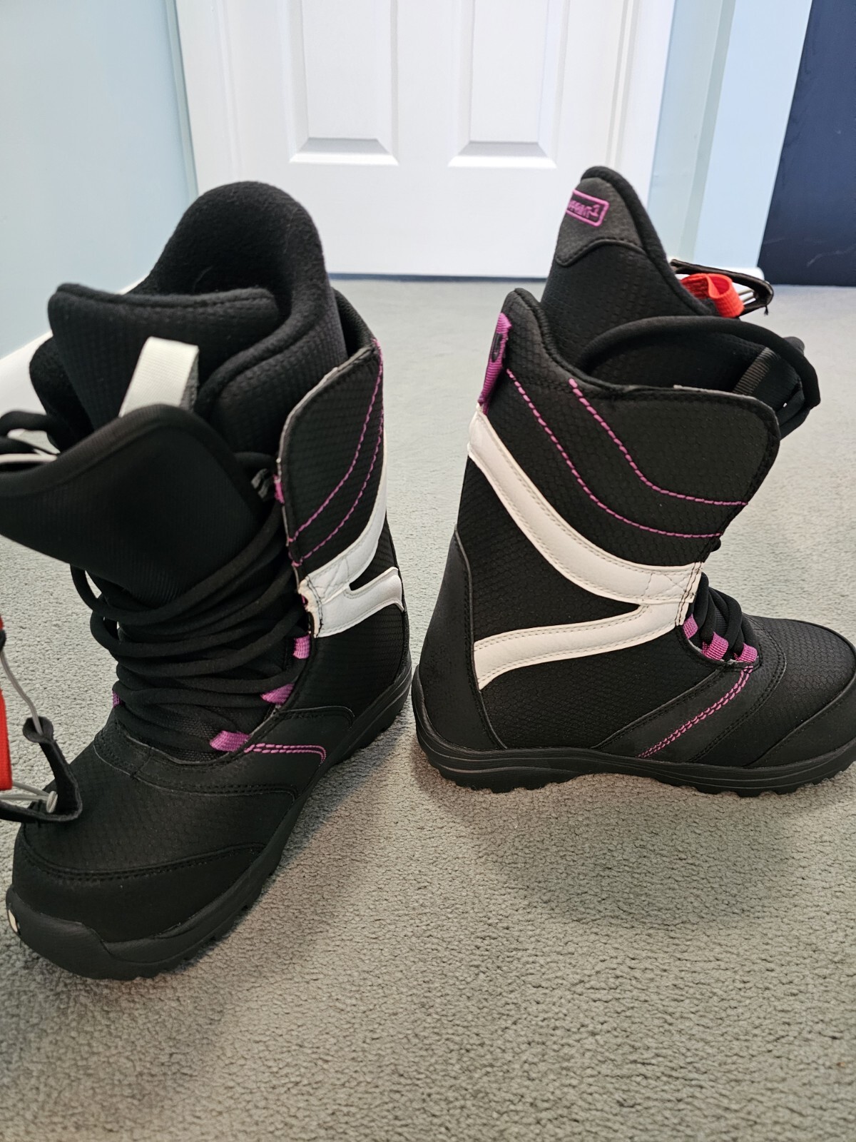 Burton Snowboard Boots Women's Coco Size 5 eBay