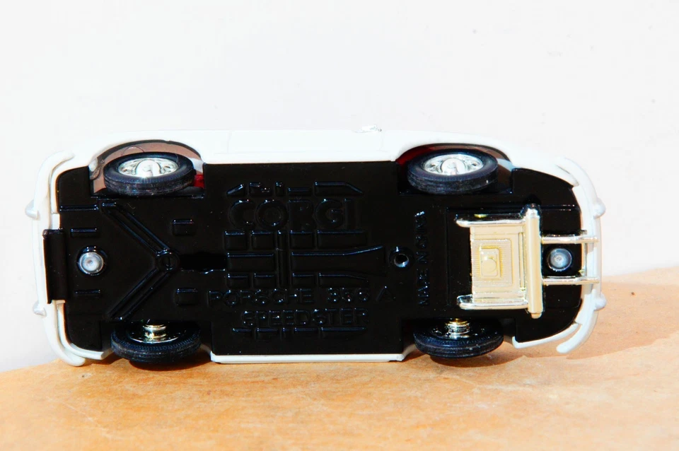 1/43 SCALE DIECAST MODEL, CORGI, 1956 PORSCHE 356-A SPEEDSTER. Excellent cond. - Image 3 of 4