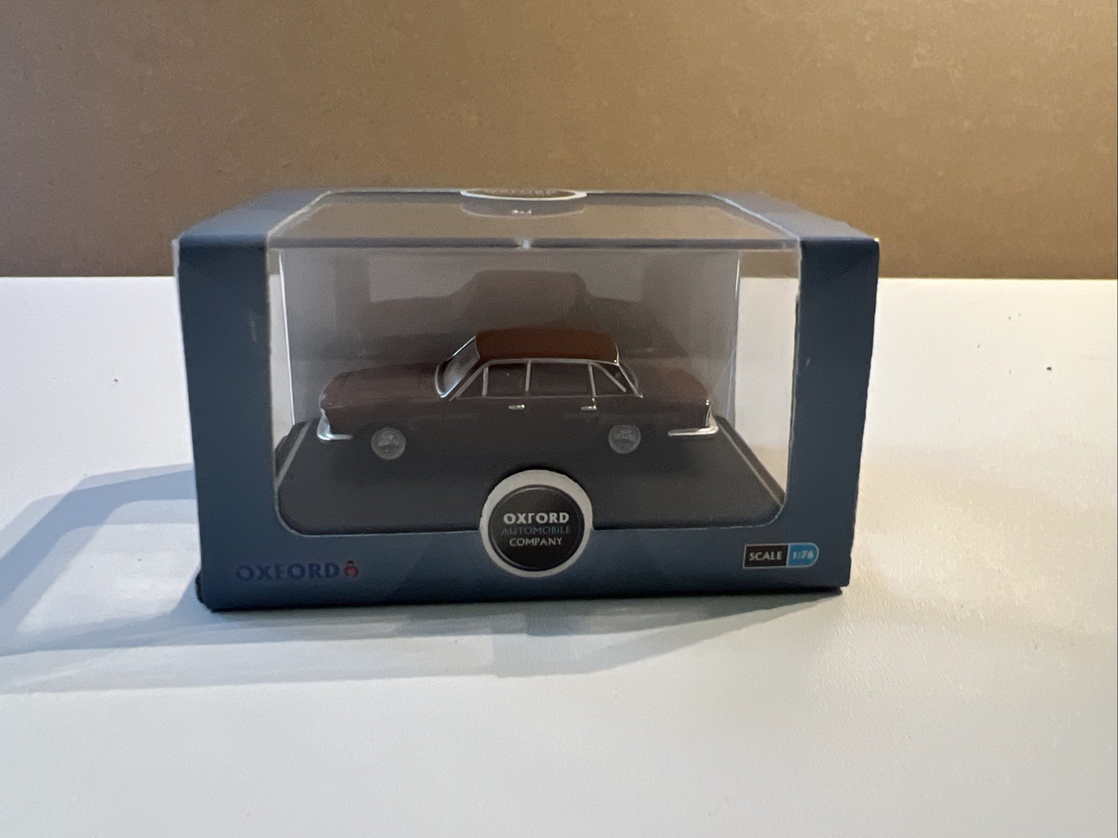 Oxford Diecast 76TP005 Triumph 2500 Russet Brown Car 1:76 Scale Vehicle OO Gauge