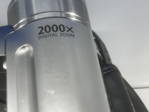CANON FS100 Digital Camcorder Camera 45x 2000x Zoom 2.7" LCD With Memory Card - Picture 7 of 10