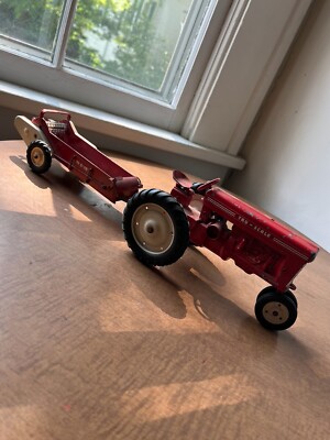 Vintage Tru Scale 891 Metal Toy Tractor 1900s with Tractor Rake Great Condition