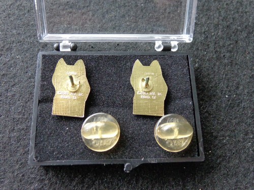 VINTAGE 1987 NCAA Washington Huskies Pins All Metal 2 PINS with Case NOS RARE - Picture 3 of 3