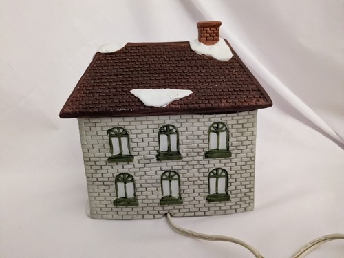 Vintage Kurt S. Adler ""New England Natale Case"" J6196 Casa illuminata in porcellana - Foto 3 di 7