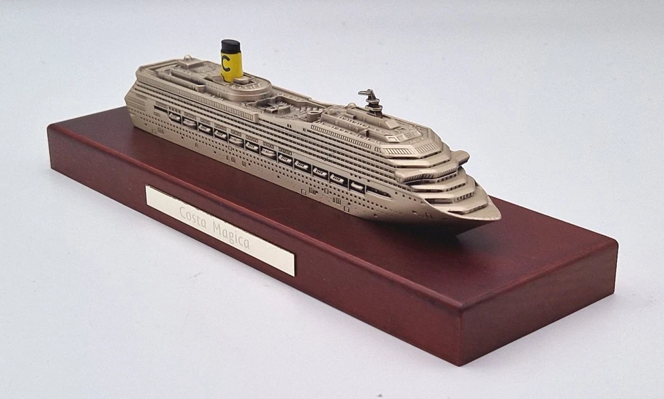 Kreuzfahrtschiff Modell Costa MAGICA auf Sockel -Neuwertig