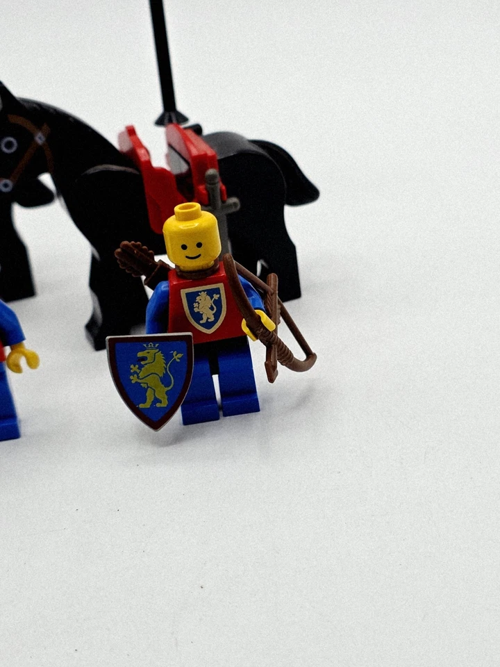 LEGO CASTLE Lion Knights W/weapons, Horses Lot Of 5 Figures - Image 4 of 4