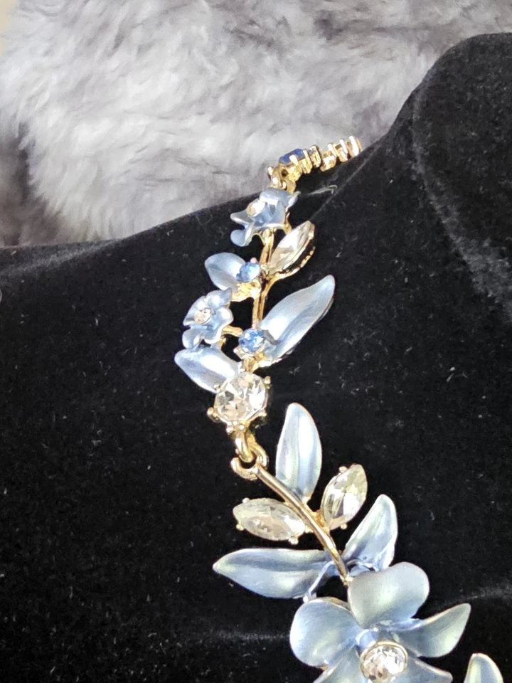 Collar Flor Pétalo Azul Helado y Cristal - Elegante Diseño Jardín Foto 2 de 4