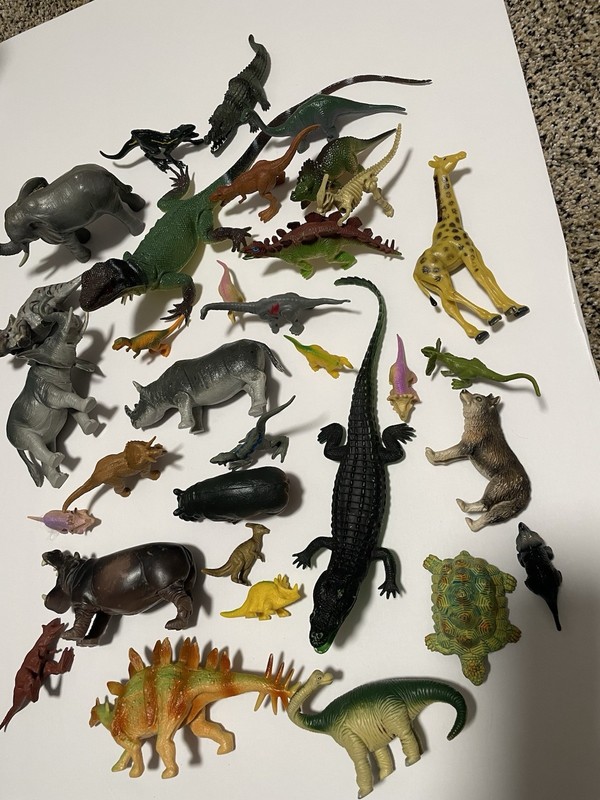 HARD PLASTIC ANIMALS LOT OF 30 MIXED LOT ELEPHANT ALLIGATOR DINOS