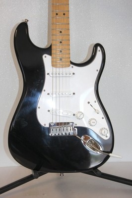 2000 Fender American Standard Stratocaster Black With Hard Shell 2000 Fender American Standard Stratocaster Black With Hard Shell