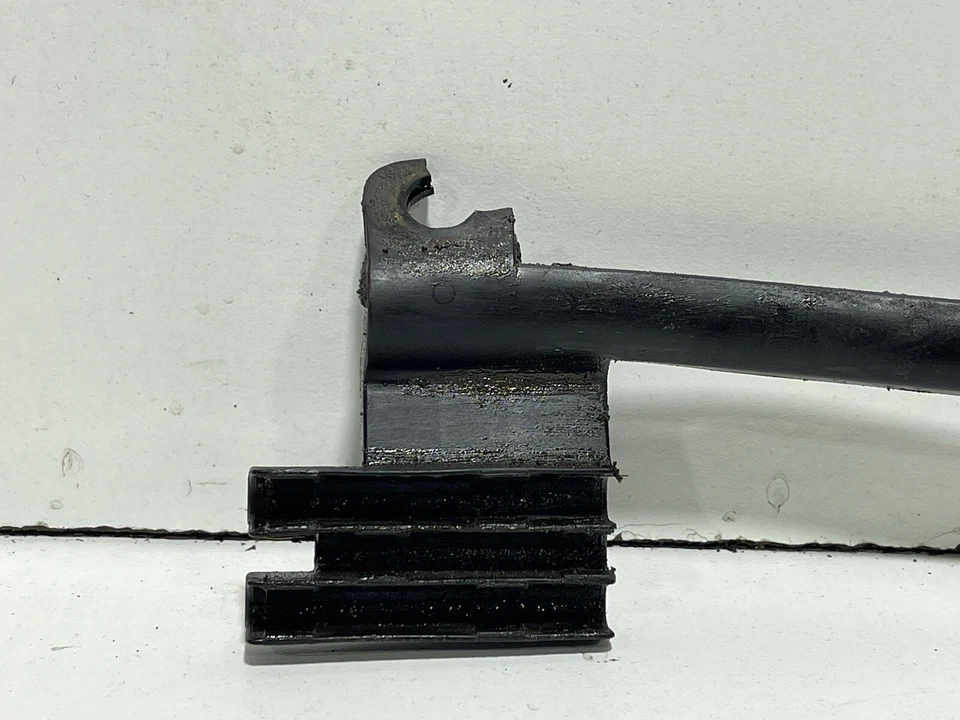 97-99 Jeep TJ Wrangler 2.5 Ignition Cable Separator 53006579 OEM CC 3U - Image 3 of 4