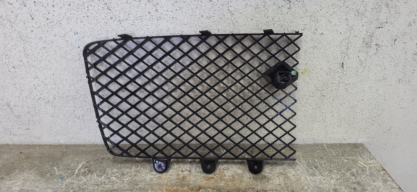 2013-2018 BENTLEY CONTINENTAL GT GTC GRILLE LEFT SIDE USED OEM W/CAMERA *DC9116