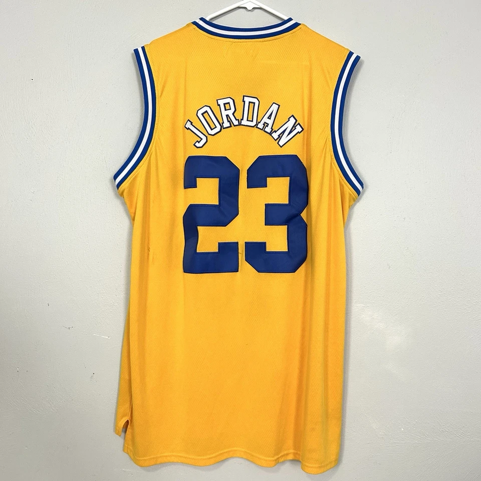 Camiseta deportiva grande amarilla 23 Laney Buccaneers 🏴☠️ 🏀 Michael Jordan High School para hombre Foto 2 de 4