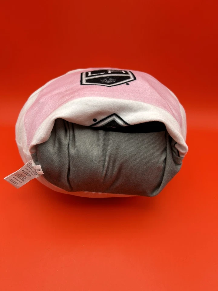 Peluche LA Kings NHL Forever Collectibles REVERSIBLE (por dentro y por fuera) - gris y rosa Foto 4 de 4