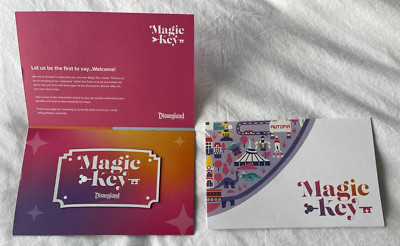 Disneyland Magic Key Passholder Magnet and Map NEW 2022/2023