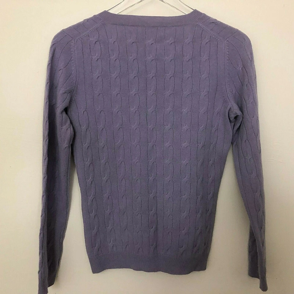 Suéter tejido con cable Talbots Petites 100 % cachemir lavanda cuello en V para mujer talla pequeña Foto 2 de 4
