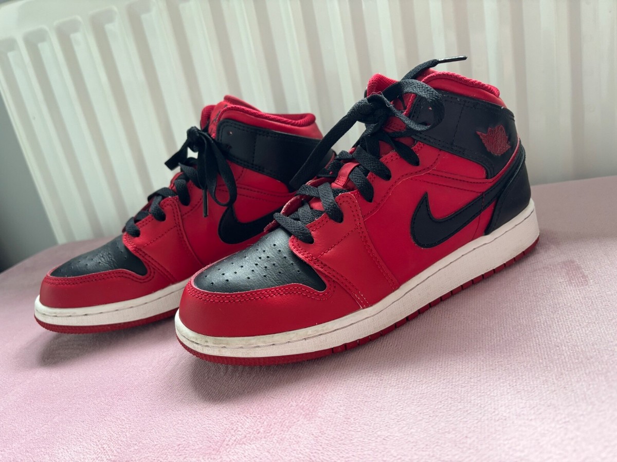 Size nike air jordan mid womens red and black UK