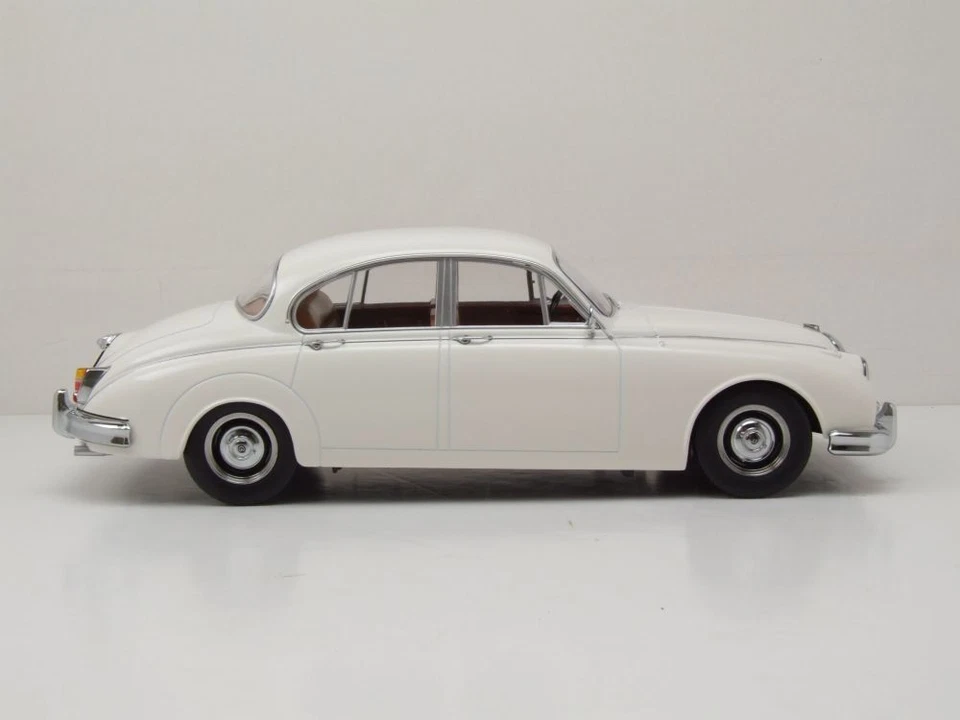Daimler 250 V6 LHD 1962 Bianco Modellino 1:18 KK Scale - Immagine 4 di 4