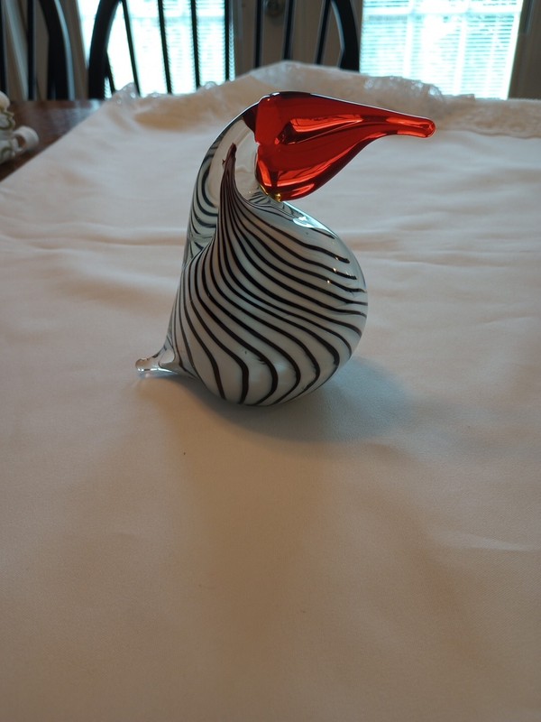 802 - Art Glass Bird Figurine Black/White/Red 5" tall