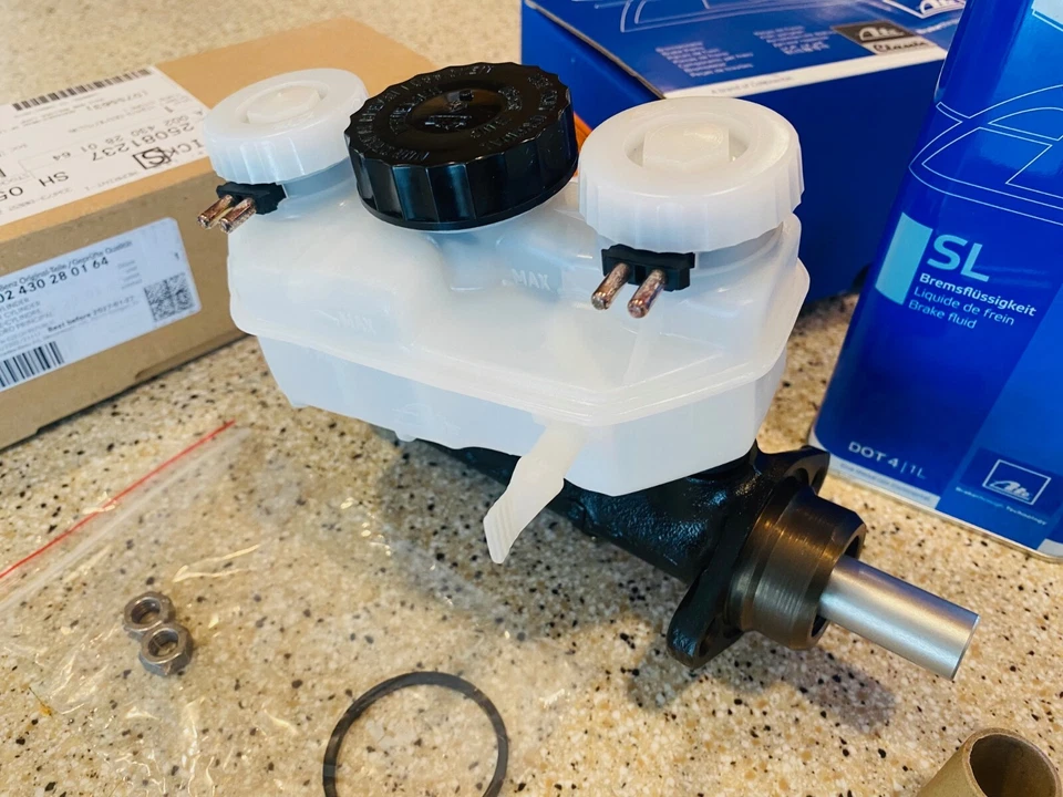 CILINDRO MAESTRO DE FRENO Y DEPÓSITO MERCEDES BENZ W107 W108 W109 W111 W114 W115 Foto 4 de 4