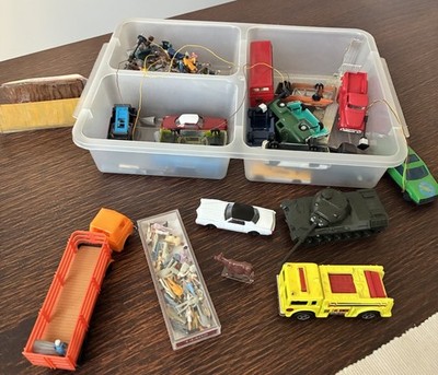VINTAGE ACCESSORIES (READ) Bachmann, Matchbox, HO SCALE Tank, Ppl, Cars Etc 