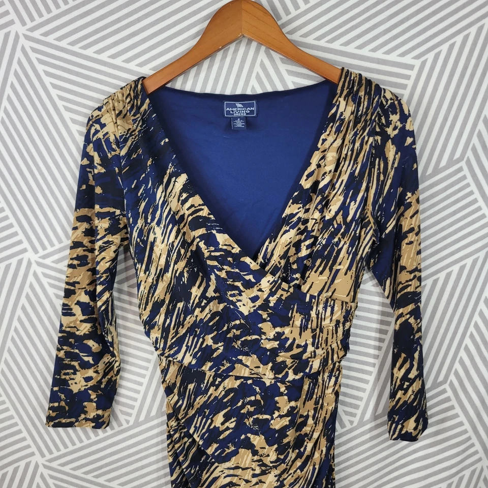 Vestido American Living tamanho 2 festa elástica cintura franzida envoltório falso azul marinho bronzeado - Imagem 3 de 4