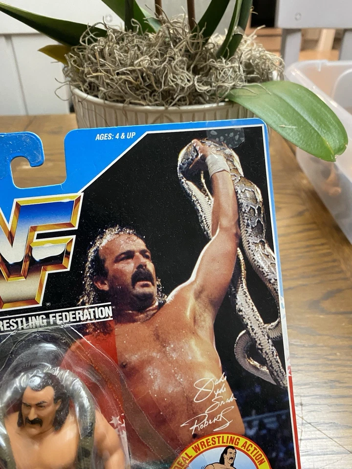 Hasbro 1990  WWF Series 1 Jake the Snake Roberts Action Figure on Card MUST READ - Image 3 of 4