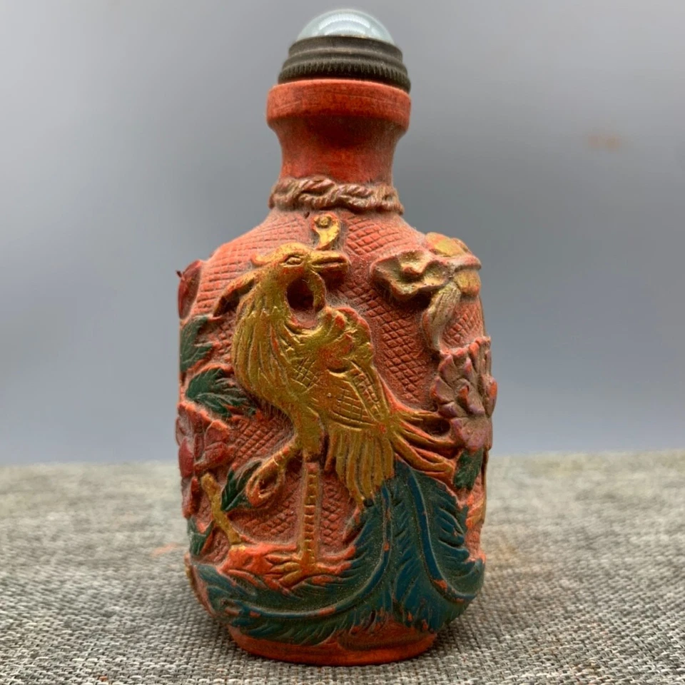 China cinabrio tallado pájaro fénix estatua pintura en botella de tabaco dorado con caja Foto 2 de 4