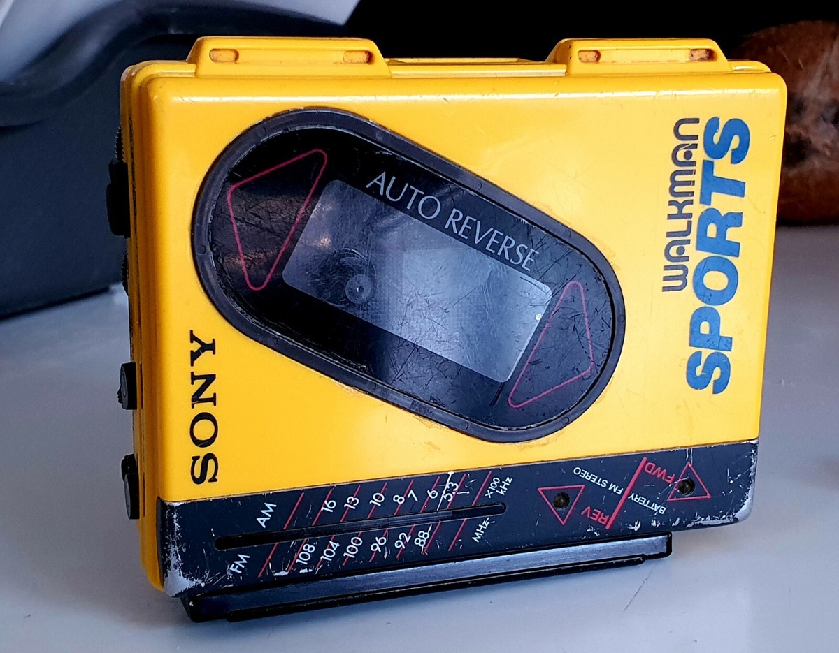 SONY WALKMAN SPORTS WM-F75(ジャンク) Vintage Sony Sports Walkman WM-F75 Radio/Cassette Player +
