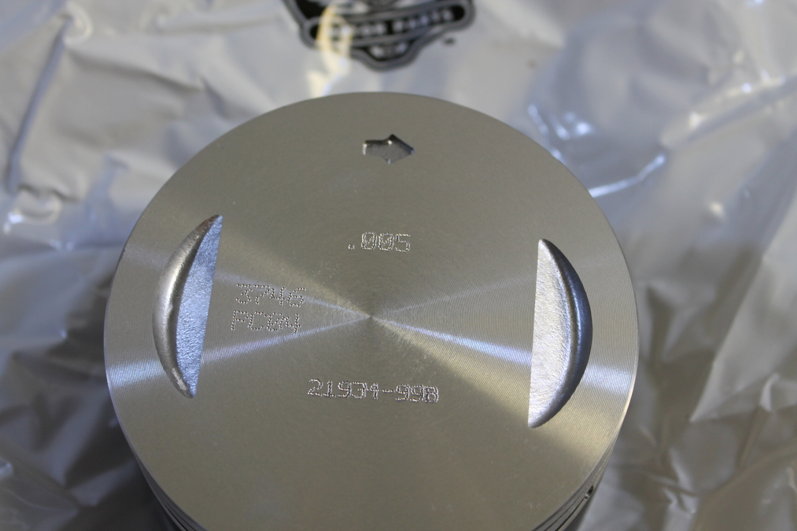 NEW Genuine HARLEY DAVIDSON PISTON KIT 0.05 Oversize OEM # 21931  