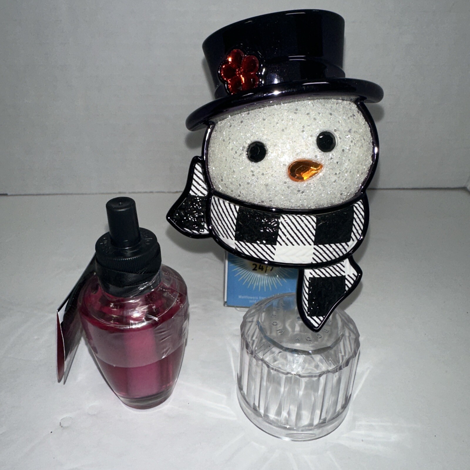 Christmas Snowman Scarf Scent Wallflower Plug-In by Bath & Body Works-image